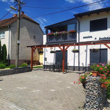 Penzion U Svatosa Mutěnice Extérieur photo